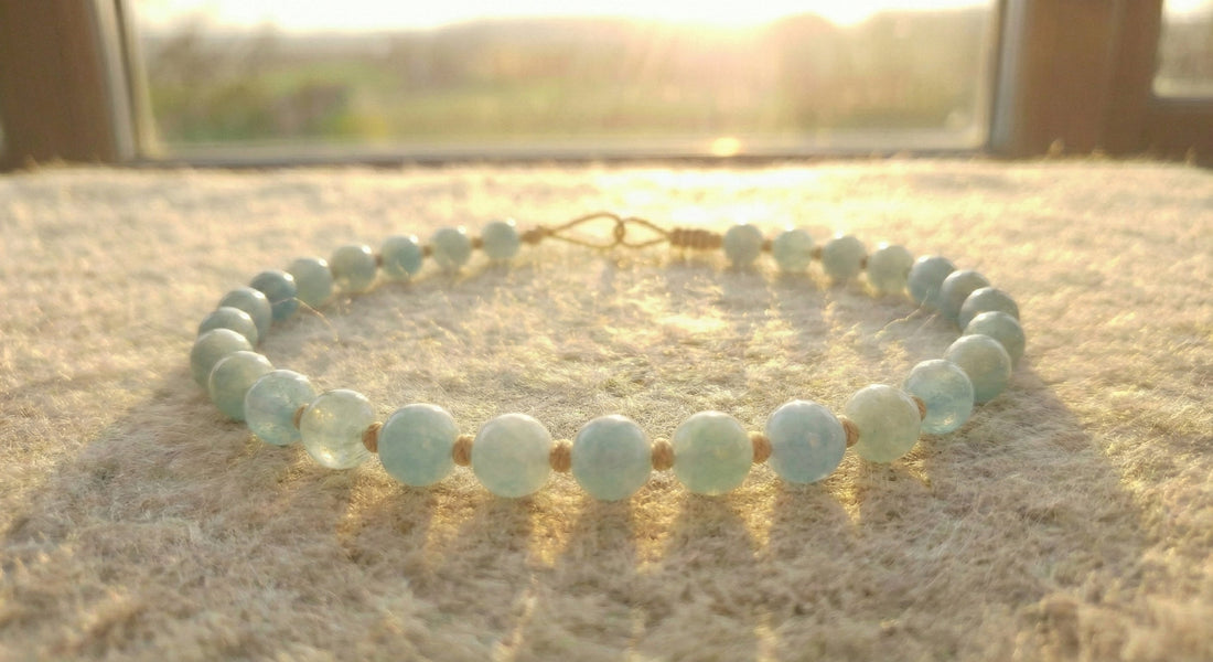 Aquamarin Geburtskette im Sonnenuntergang fotografiert